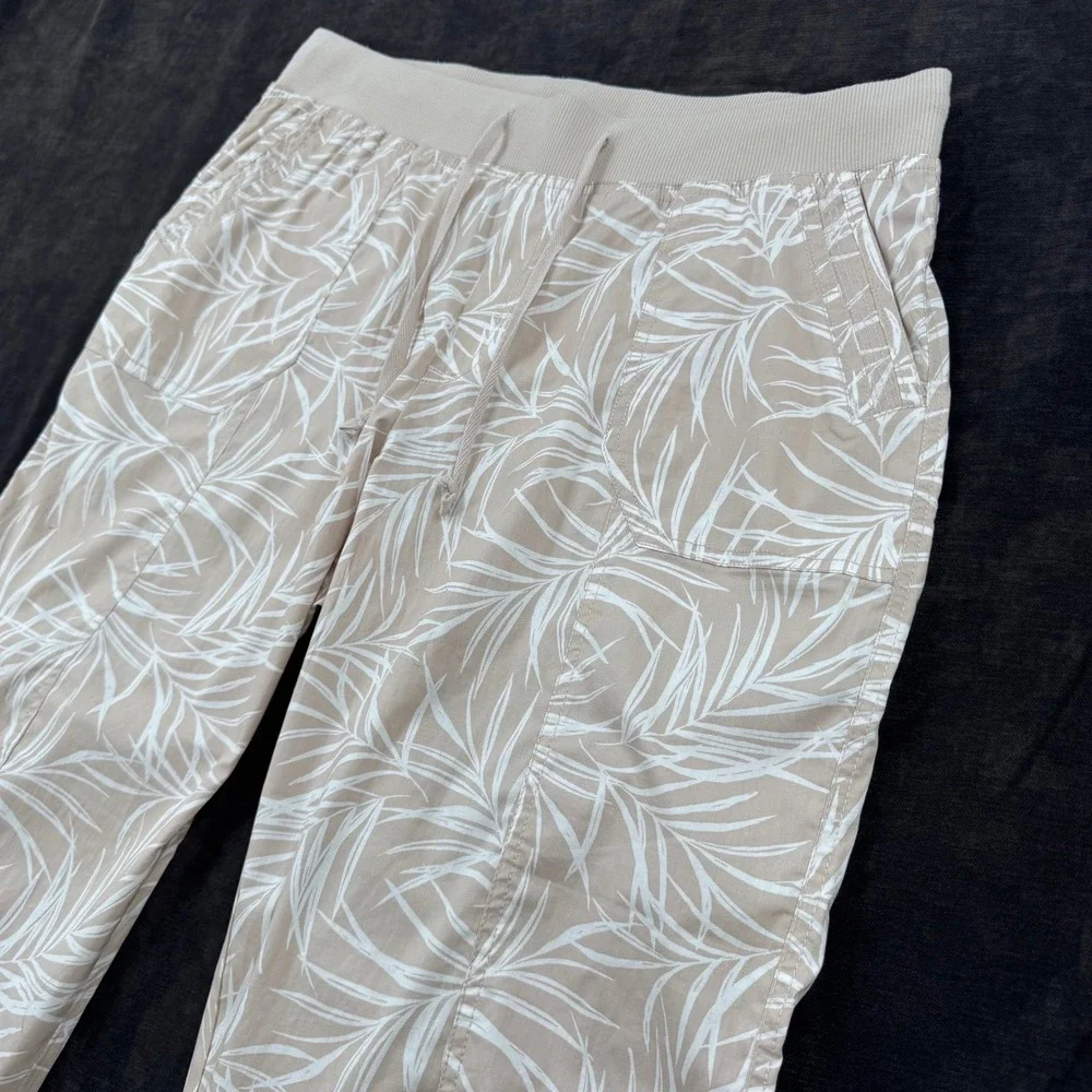 Palm Rio Womens 1X Tropical Palm Leaf Print Cropped Capri Pants Beige White - Picture 3 of 11